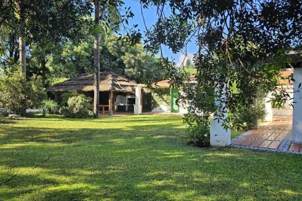 Importante casa en Villa Belgrano lote 2.183m2 y 547m2 edificados, 4 dormitorios, 5 baños 