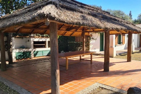 Importante casa en Villa Belgrano lote 2.183m2 y 547m2 edificados, 4 dormitorios, 5 baños 