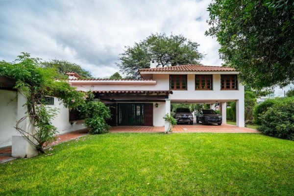 Importante casa en Villa Belgrano lote 2.183m2 y 547m2 edificados, 4 dormitorios, 5 baños 