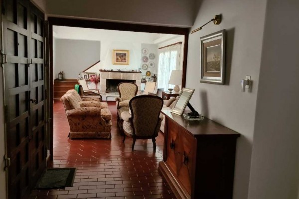 Importante casa en Villa Belgrano lote 2.183m2 y 547m2 edificados, 4 dormitorios, 5 baños 