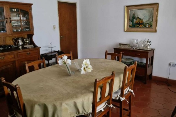 Importante casa en Villa Belgrano lote 2.183m2 y 547m2 edificados, 4 dormitorios, 5 baños 