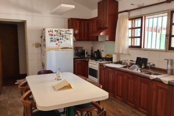Importante casa en Villa Belgrano lote 2.183m2 y 547m2 edificados, 4 dormitorios, 5 baños 