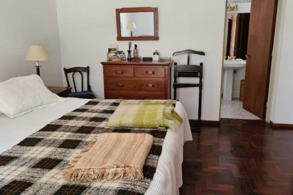 Importante casa en Villa Belgrano lote 2.183m2 y 547m2 edificados, 4 dormitorios, 5 baños 