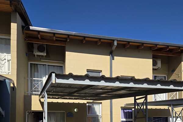 Duplex complejo  Los Cerezos, 2 dormitorios, patio, cochera, complejo con pileta, 