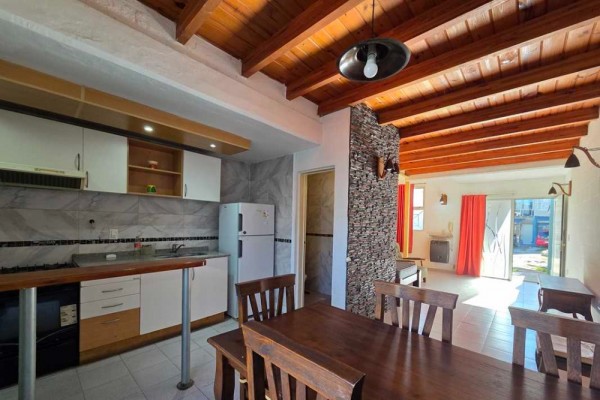 Duplex complejo  Los Cerezos, 2 dormitorios, patio, cochera, complejo con pileta, 