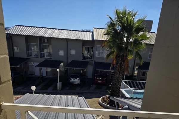 Duplex complejo  Los Cerezos, 2 dormitorios, patio, cochera, complejo con pileta, 