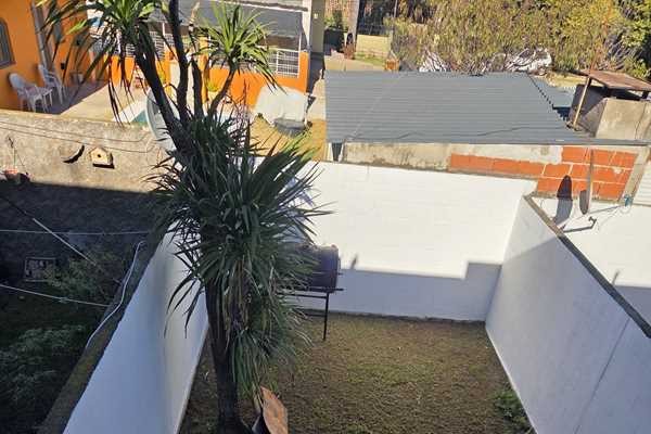 Duplex complejo  Los Cerezos, 2 dormitorios, patio, cochera, complejo con pileta, 