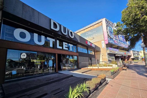 Amplio Local sobre Av Libertas a metros Teatro Luxor - Apto Gastronomía