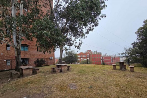 Departamento 1 dormitorio con cochera, gas natural, excelente vista, centrico