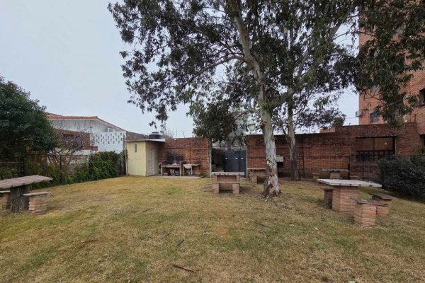 Departamento 1 dormitorio con cochera, gas natural, excelente vista, centrico