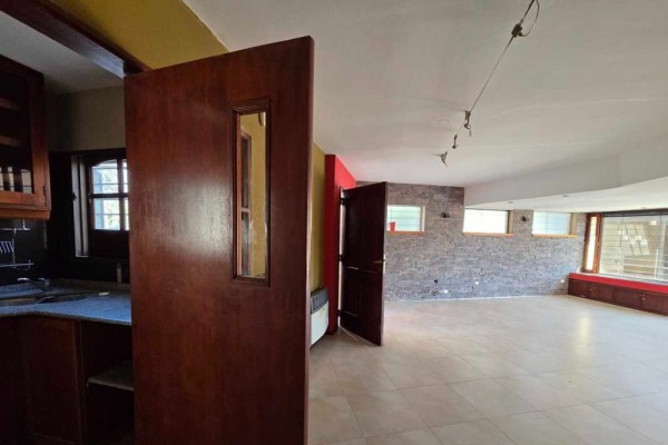 Casa zona Costa Azul a metros del Colegio 2 dormitorios mas 1 muy pequeño pileta quincho