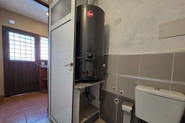 Casa zona Costa Azul a metros del Colegio 2 dormitorios mas 1 muy pequeño pileta quincho