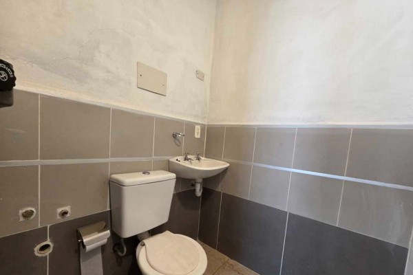 Casa zona Costa Azul a metros del Colegio 2 dormitorios mas 1 muy pequeño pileta quincho