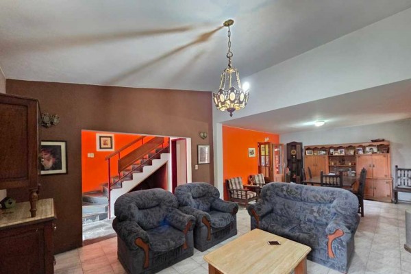 Muy linda casa B° José Muñoz 4 dormitorios, 4 baños, amplio parque