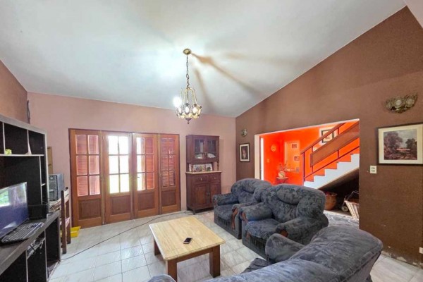 Muy linda casa B° José Muñoz 4 dormitorios, 4 baños, amplio parque