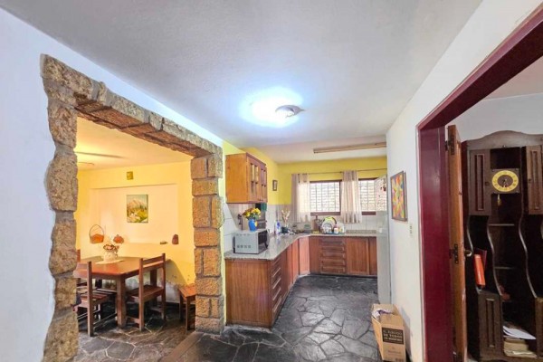 Muy linda casa B° José Muñoz 4 dormitorios, 4 baños, amplio parque