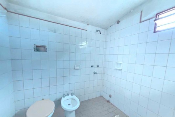 Muy linda casa B° José Muñoz 4 dormitorios, 4 baños, amplio parque