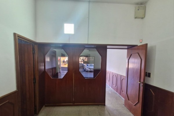 Amplio Local Sobre Colectora Av. San Martin ex Inmobiliaria Picatto