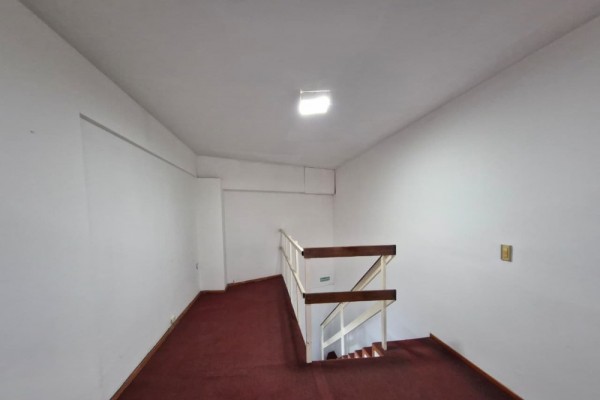 LOCAL COMERCIAL CON ENTREPISO - PENO CENTRO CARLOS PAZ SOBRE AV. SABATTINI 