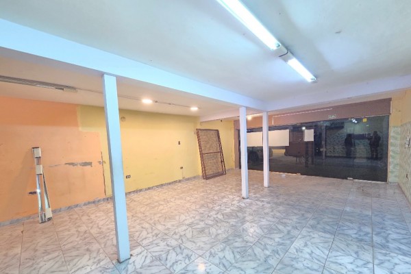OPORTUNIDAD Amplio Local pleno centro de Carlos Paz