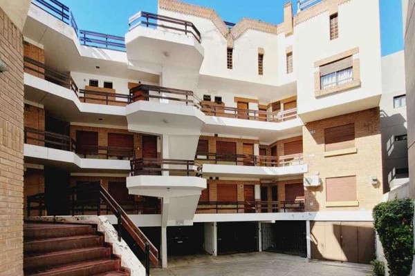 Muy lindo Duplex 1 dormitorio, con balcón terraza frente a la costanera Oeste, a pocos mentros del puente central