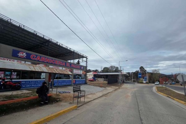 Local 15m2 en Villa del Lago sobre colectora ideal carniceria
