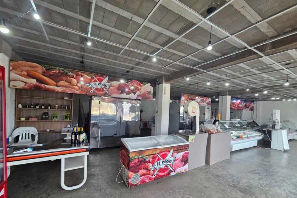 Local 15m2 en Villa del Lago sobre colectora ideal carniceria